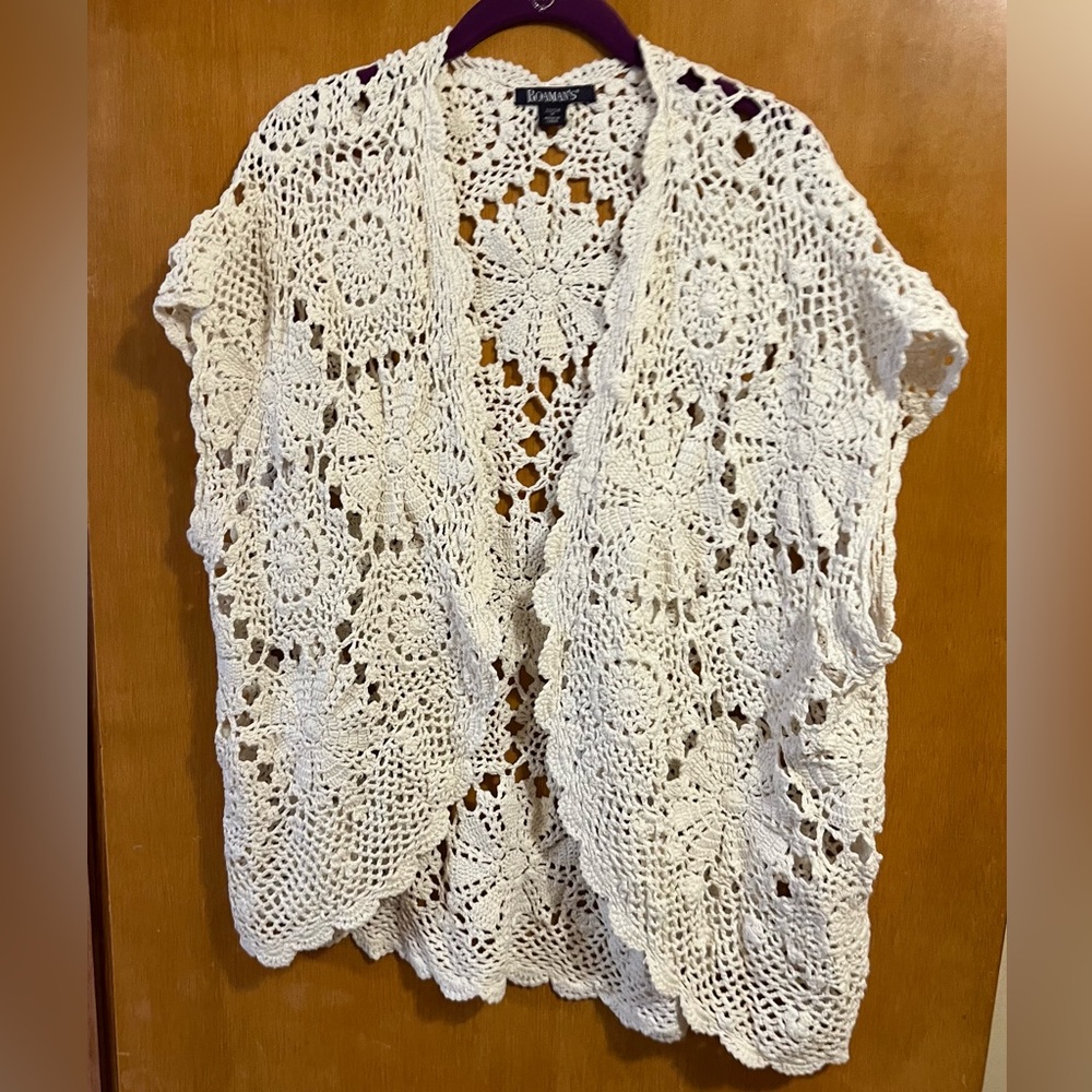 NWOT Romans 1X (22-24) white cotton crocheted vest